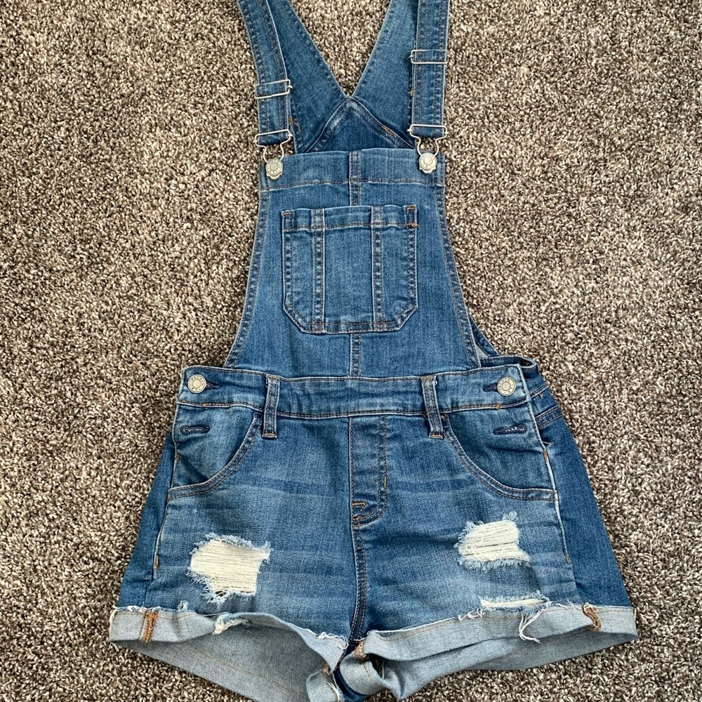 Pacsun in overall shorts